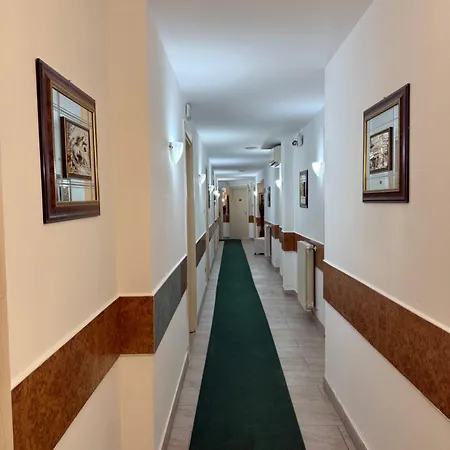 Hotel Fiumara Janov